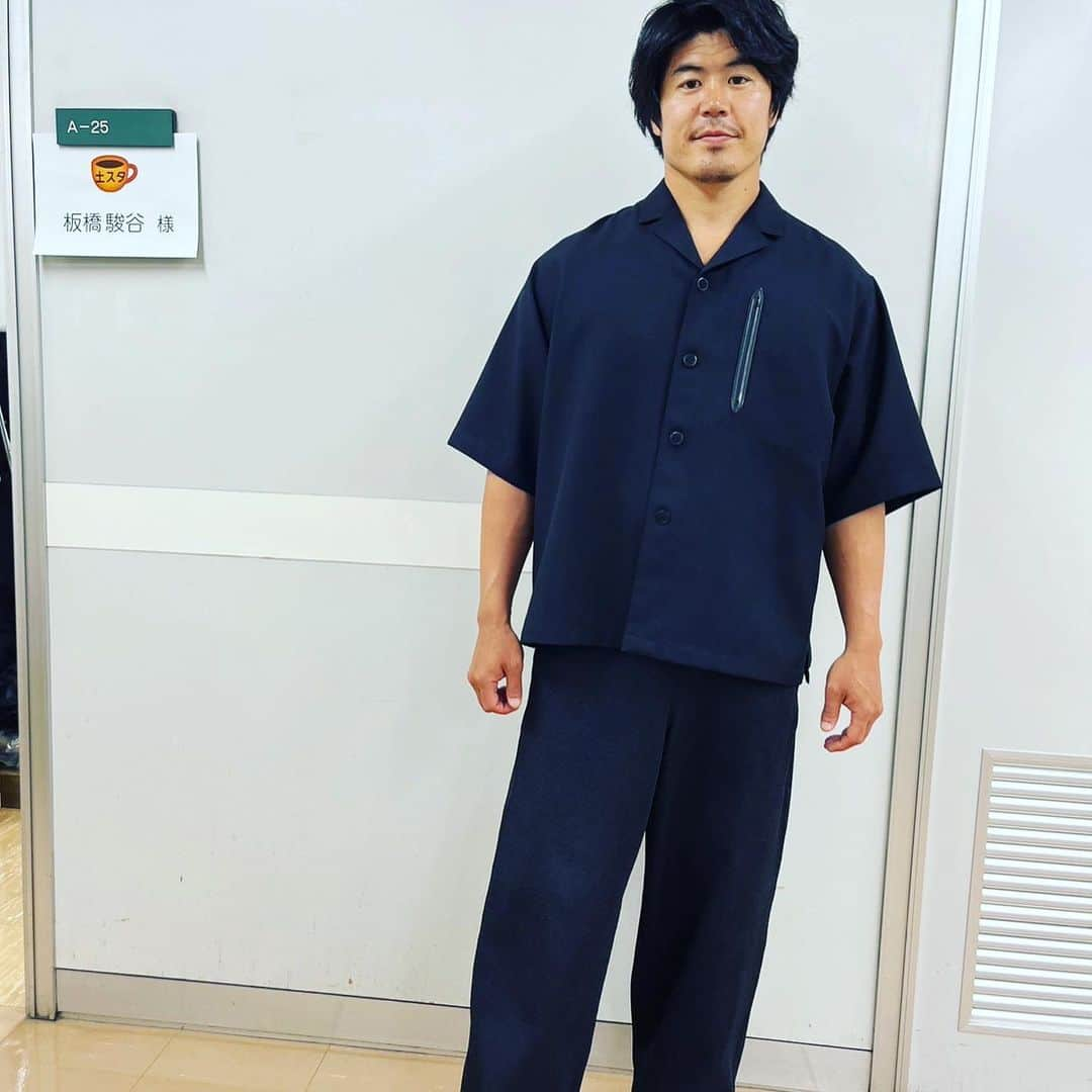 板橋駿谷さんのインスタグラム写真 - (板橋駿谷Instagram)「昨日の「土曜にスターがやってくる！」 ご覧になって下さった皆様、ありがとうございます！！ めちゃ楽しかったぁー！！ 大地のVTRも面白かったなぁー！！ 番組を作って下さってる皆様に感謝です！！ 漂流兄妹はこれからも楽しんでもらえるよう頑張りますので、どうか沢山の方に見てもらえますように！！ 次は6月6日19:30〜NHK総合にて！！  衣装  @im__here.jp   #漂流兄妹  #飯塚悟志  #土スタ  #佐々木芳史  #nhk   https://www.nhk.jp/p/ts/P1LXR86R3J/」5月28日 13時46分 - shunya_itabashi