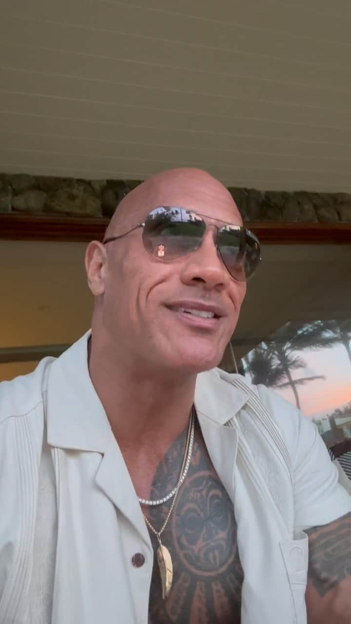 ドウェイン・ジョンソンのインスタグラム：「The fun stuff.  We work hard every day, week, month, year ~ for life.  Feels good to say “f*ck it, let’s do it” You’ve earned it.  Enjoy it.  Have fun and be safe over the holiday weekend, my friends and get some f*ck it’s in 😊🥃🌊🏝️🌺🍹」