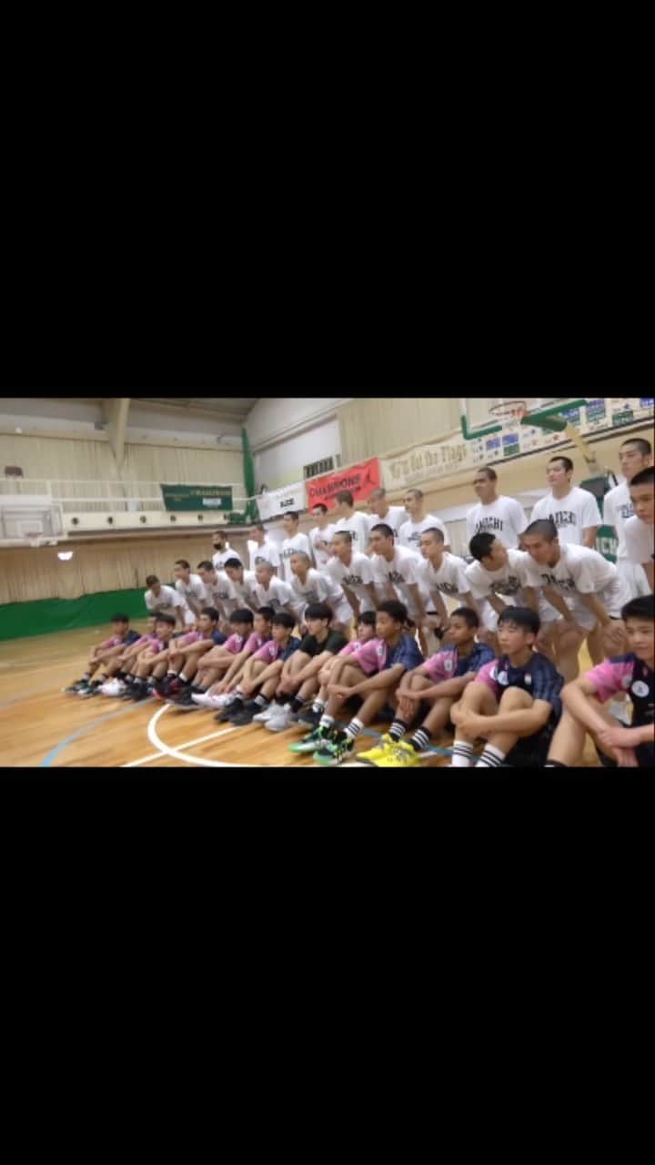 のインスタグラム：「公開前に、ちょい見せ🫣😈  GLOBALLERS in #福岡第一高校  本日、5/28 18:00〜 本編公開！！  YouTubeで☑︎  バスケが好き、上手くなりたい人で アオキックスのチャンネル登録してない人はおそらく損してます。  _ @sc_globallers @sunchlorellajapan @sport_sunchlorella @banglee @sniper_maru   #sunchlorella #NBA #海外挑戦 #海外留学 #密着カメラ #アオキックス」