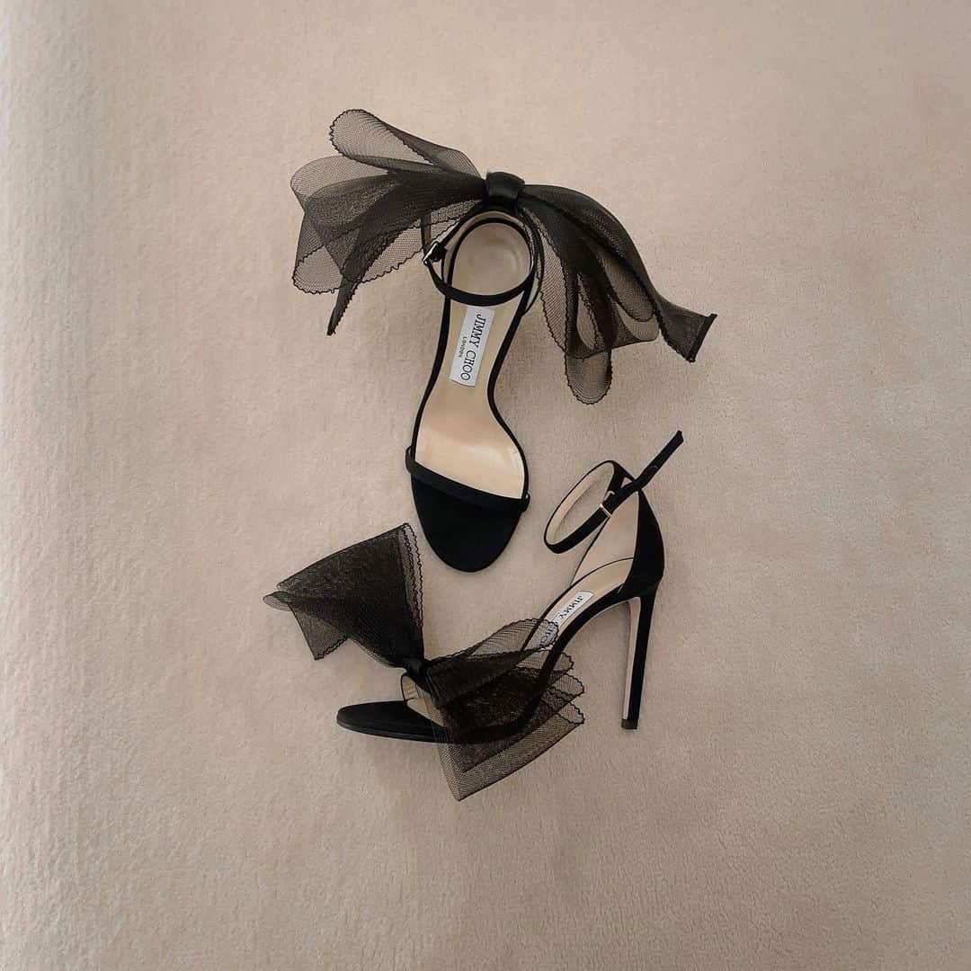 のインスタグラム：「久しぶりのハイヒール🖤  この靴買ってまたヒールの靴にハマりだした。  @jimmychoo   #jimmychoo#ジミーチュウ」