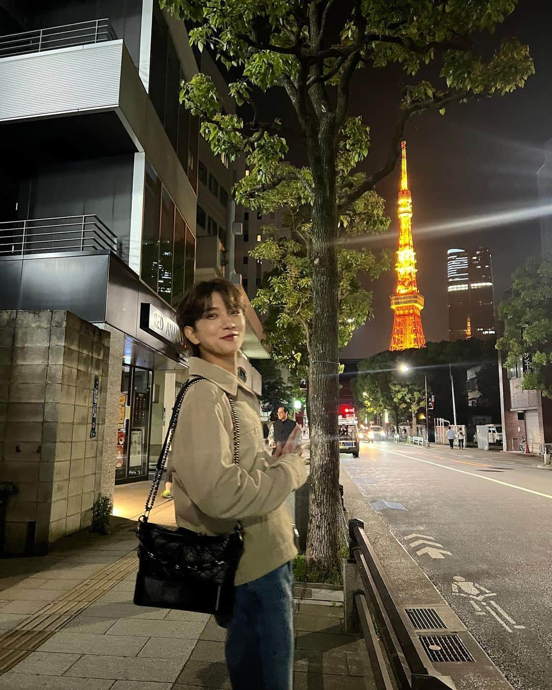 ジョシュアさんのインスタグラム写真 - (ジョシュアInstagram)「Night stroll ~~🚶‍♀️💙」5月28日 14時26分 - joshu_acoustic