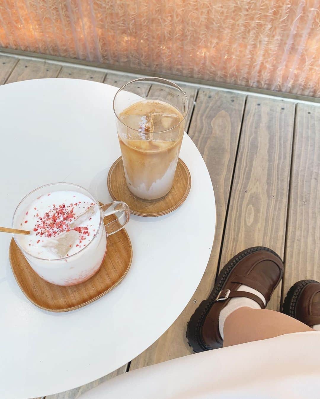 みさねのインスタグラム：「#kitasandocoffee ☕️  カフェラテ美味しかった！  落ち着いてておしゃれでお気に入りのカフェ〜💗   #北参道コーヒー #北参道カフェ #東京カフェ #千駄ヶ谷カフェ #カフェ巡り #カフェ好きな人と繋がりたい」
