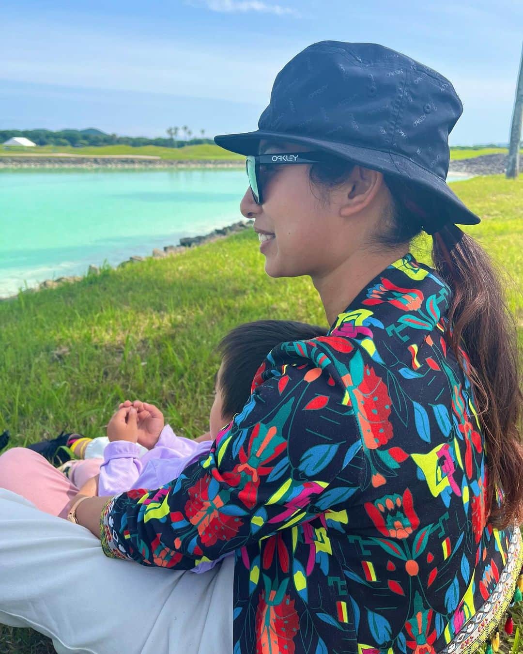 エマ中岡優姫のインスタグラム：「フランス旅行🇫🇷✈️ かの様な写真です📷 木陰でまったり 幸せTIME🫶✨ #サニ坊とエママの日常」