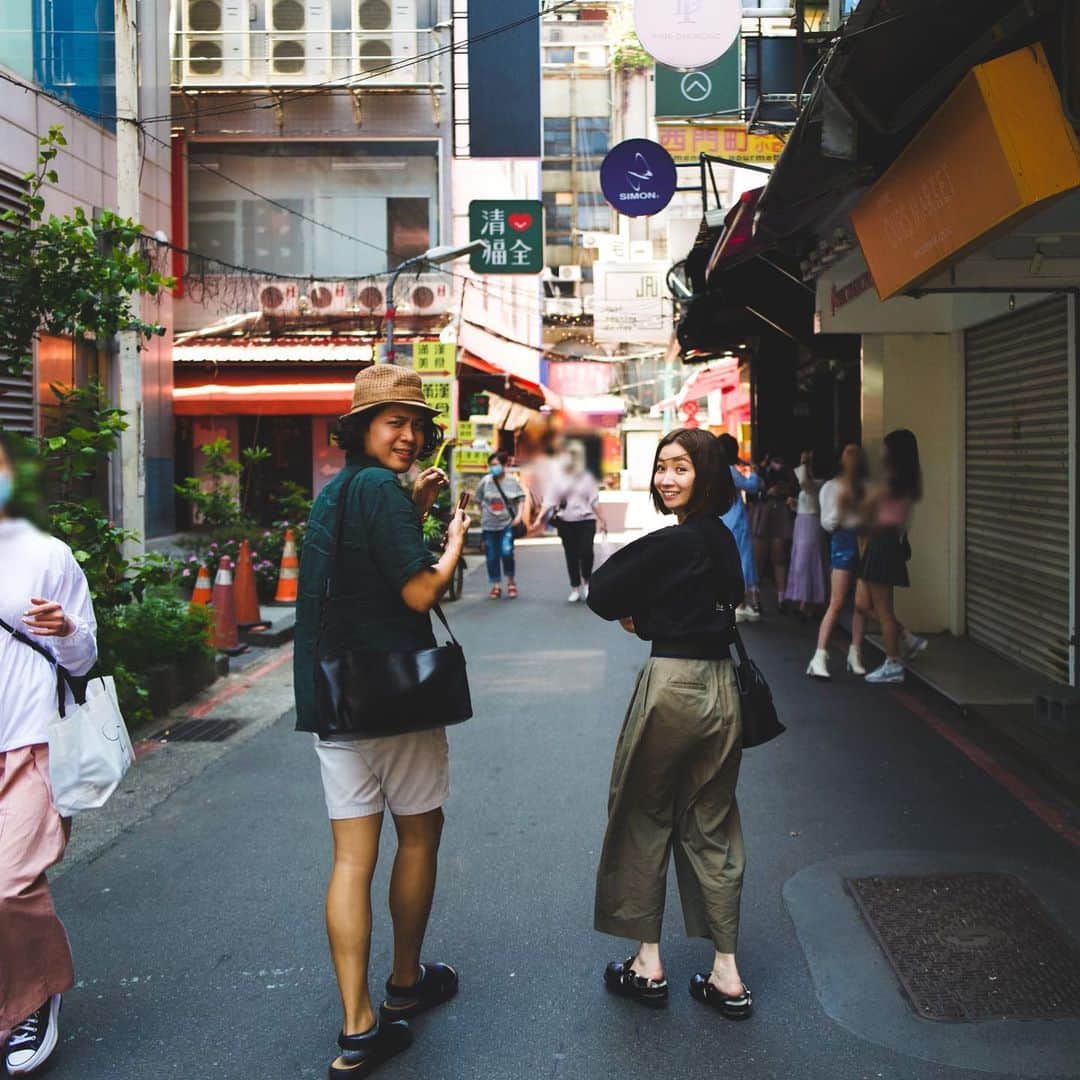 のインスタグラム：「・ やーっと会えた！！ @hossy.p 🫶🇹🇼✨  弾丸で色々見れてたくさんinputできたので形にしていくのが楽しみ◎  謝謝你 @hossy.p  @katystylecc  Tomato chan🍅  taken by @junichi_yamaguchi   #台湾#台南#台北#takiicotrip#leicaq2」