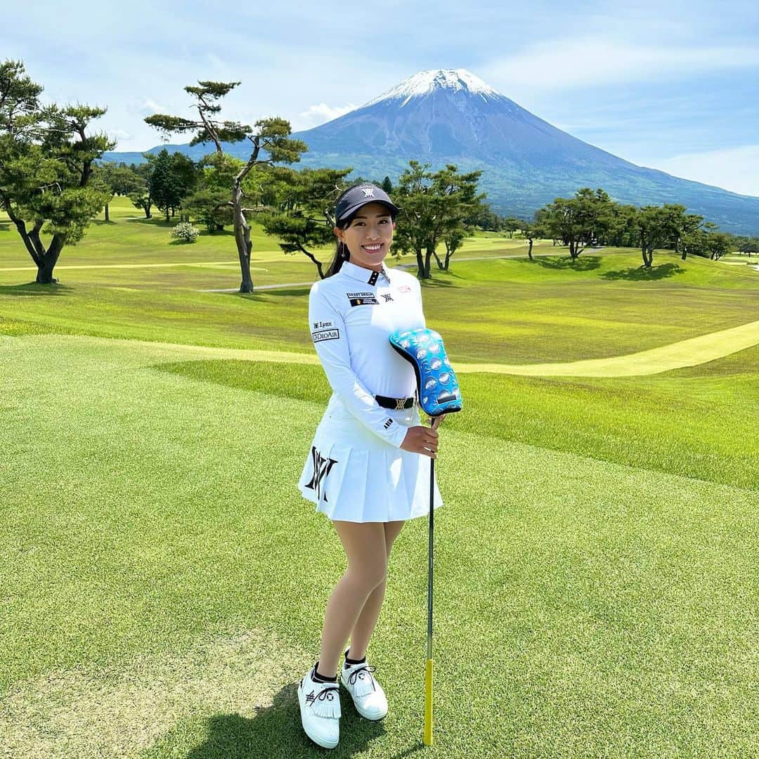 小澤美奈瀬さんのインスタグラム写真 - (小澤美奈瀬Instagram)「What a beautiful place!🗻🌟 Mt.Fuji is 3,776 meters above sea level🥰🩷  #富士山 #mtfuji  #japan #beautifulplaces  #スマートホールディングス株式会社 #フロンティアの介護 #株式会社湘南貿易 #deoair #lynx #anew #小澤美奈瀬」5月28日 15時09分 - i_am_minase
