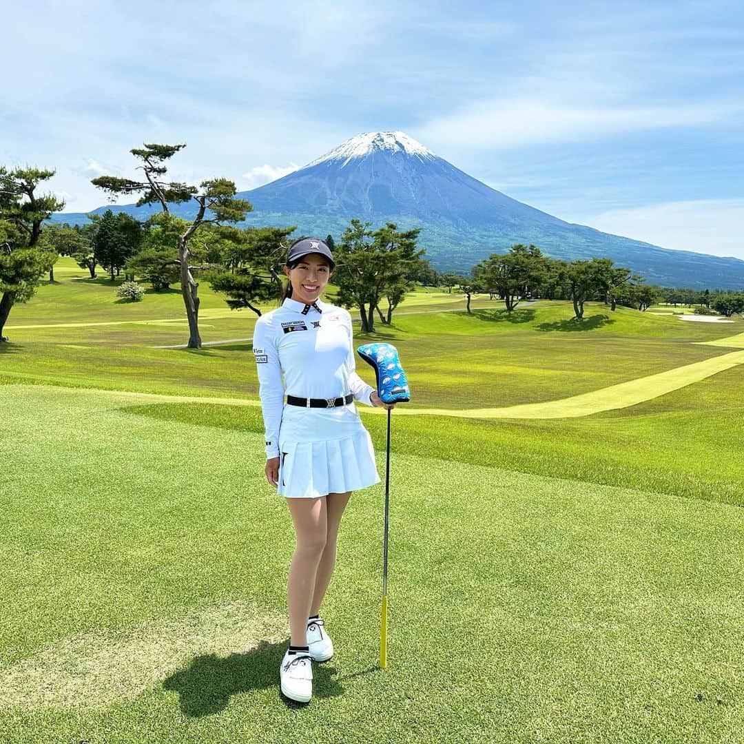 小澤美奈瀬さんのインスタグラム写真 - (小澤美奈瀬Instagram)「What a beautiful place!🗻🌟 Mt.Fuji is 3,776 meters above sea level🥰🩷  #富士山 #mtfuji  #japan #beautifulplaces  #スマートホールディングス株式会社 #フロンティアの介護 #株式会社湘南貿易 #deoair #lynx #anew #小澤美奈瀬」5月28日 15時09分 - i_am_minase
