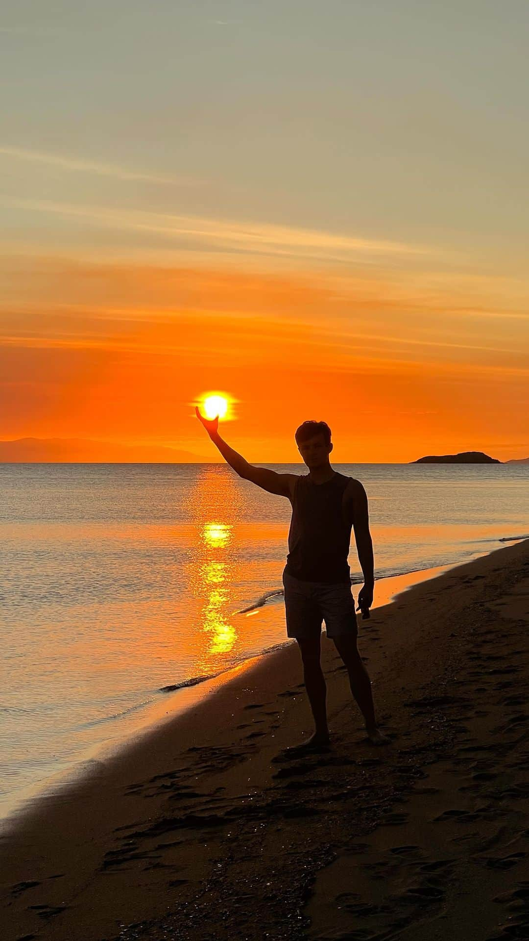 ジェイク・ドランのインスタグラム：「Blessed in paradise ☀️ Magnetic Island, North Queensland」