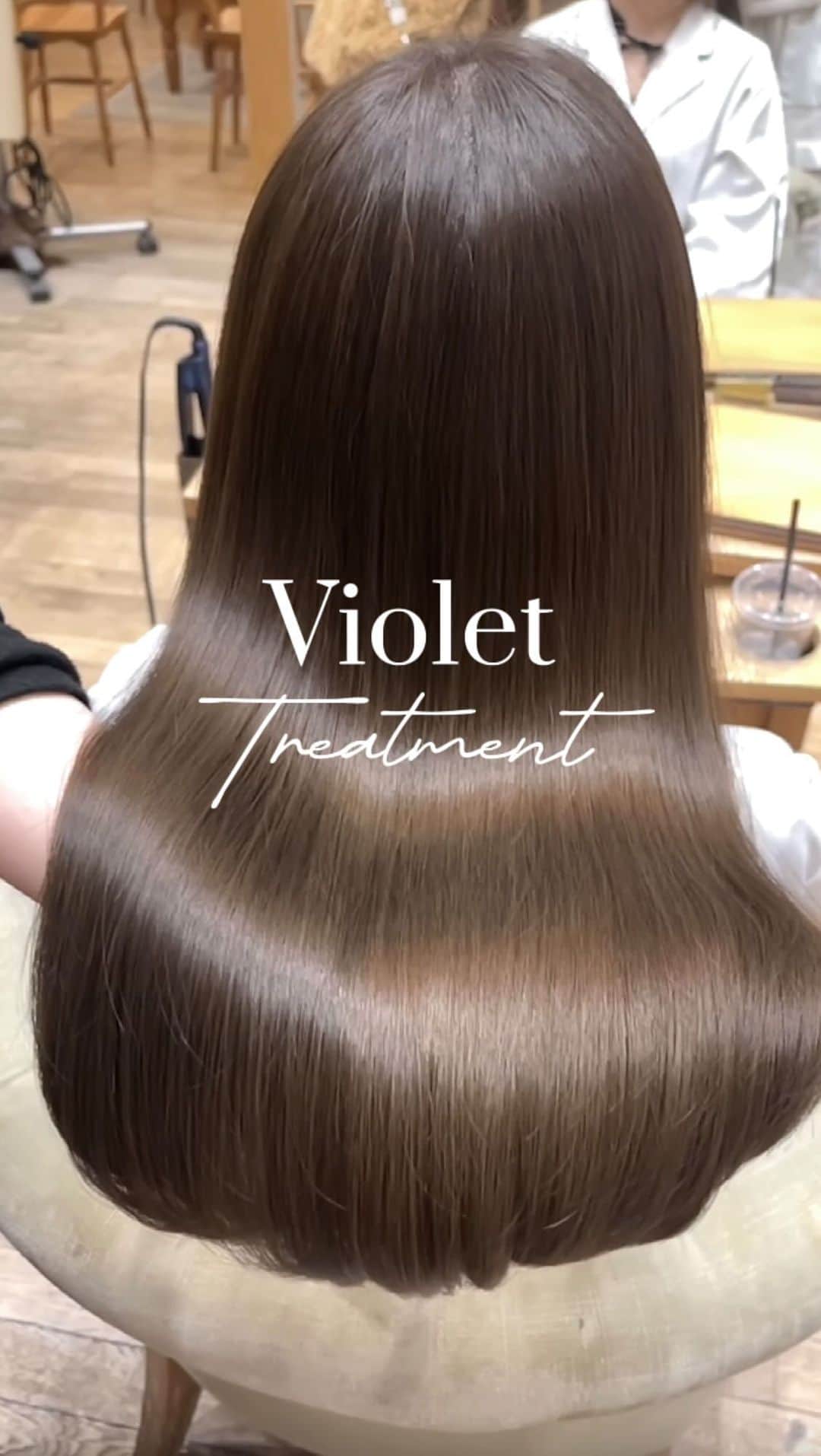 のインスタグラム：「𝑯𝒂𝒊𝒓 𝒔𝒂𝒍𝒐𝒏♡  @violet_hairsalon にて初めて髪質改善トリートメントをした時の💆🏼‍♀️♡ いつものトリートメントではなく、髪質改善トリートメントをやってみたところ驚く程、髪がサラ艶になりました🥹 しかも、トリートメント効果の持ちもかなり良くて、更にリピートしてやっていくとどんどん髪質が良くなるんだとか🫶 ⠀ 担当は、 @violet.daiki さん☺️✨ オリジナルの髪質改善トリートメントだそうでかなりおすすめです💇‍♀️」