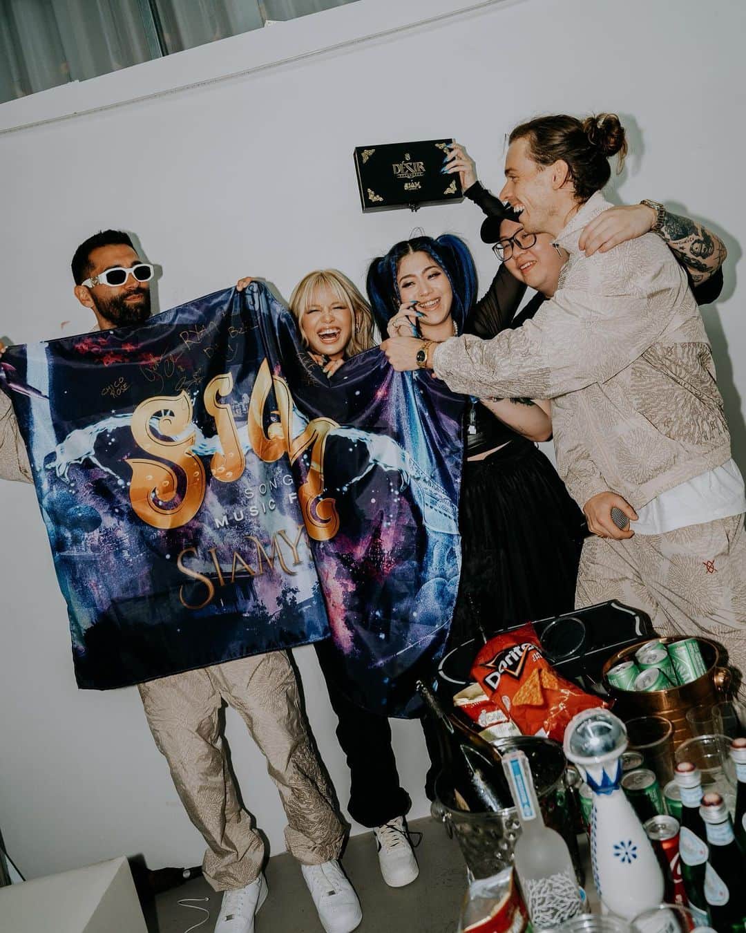 ソンさんのインスタグラム写真 - (ソンInstagram)「Felt good to be back home to performing at my first ever EDM festival with @yellowclaw 🔥   COLD LIKE SNOW out now!」5月28日 15時38分 - sssorn_chonnasorn