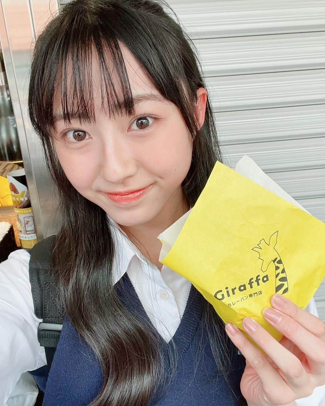 国本姫万里さんのインスタグラム写真 - (国本姫万里Instagram)「.  ひまりです✨ 学校の自主研修で鎌倉に行った時の！ 1枚目と2枚目は鼻のニキビが目立つ〜！！ もう治ったよ！！  どれが1番美味しそう？  #国本姫万里 #スターダストプロモーション #ニコラ #nicola #ニコモ  #jc #09」5月28日 15時47分 - himari_kunimoto_official