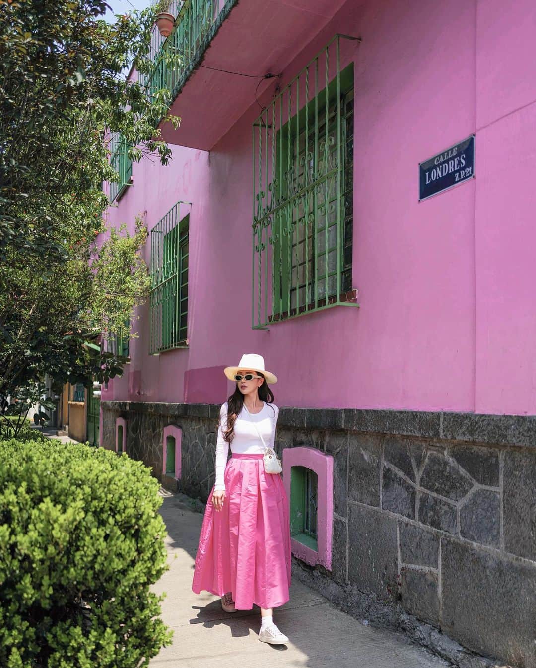 ジェイミー・チュアのインスタグラム：「💕Dressed to match walls.」