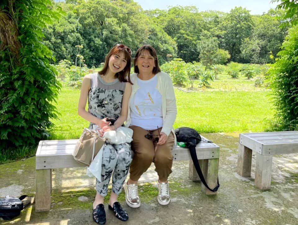 佐藤由季さんのインスタグラム写真 - (佐藤由季Instagram)「My Dad and Mom🇦🇺🇯🇵 Welcome to Japan🥹💓  中学の時にホームステイをさせてもらった オーストラリアのホストファミリー 今でも仲良しでDadMomは初めて日本へ🇯🇵 嬉し過ぎて出会った時もお別れの時も 毎回涙が出てしまう、、、😭💕  オーストラリアと日本のパパママ同士が 初めて会えて、4人の両親に囲まれて、 幸せすぎる時間でした🥰 I had a great and special time✨  #fromAustralia 🇦🇺  #sightseeing #inTokyo 🇯🇵 #Dad #Mom  #loveyou #missyou  #xoxoxo 😘  #フリーアナウンサー  #佐藤由季  #夫はドライバー兼通訳係🐨ありがとう🙏 #早くまたオーストラリアの第二のホームに帰りたい 🇦🇺」5月28日 15時48分 - yukisato0710