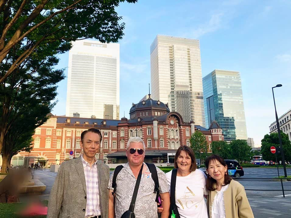 佐藤由季さんのインスタグラム写真 - (佐藤由季Instagram)「My Dad and Mom🇦🇺🇯🇵 Welcome to Japan🥹💓  中学の時にホームステイをさせてもらった オーストラリアのホストファミリー 今でも仲良しでDadMomは初めて日本へ🇯🇵 嬉し過ぎて出会った時もお別れの時も 毎回涙が出てしまう、、、😭💕  オーストラリアと日本のパパママ同士が 初めて会えて、4人の両親に囲まれて、 幸せすぎる時間でした🥰 I had a great and special time✨  #fromAustralia 🇦🇺  #sightseeing #inTokyo 🇯🇵 #Dad #Mom  #loveyou #missyou  #xoxoxo 😘  #フリーアナウンサー  #佐藤由季  #夫はドライバー兼通訳係🐨ありがとう🙏 #早くまたオーストラリアの第二のホームに帰りたい 🇦🇺」5月28日 15時48分 - yukisato0710