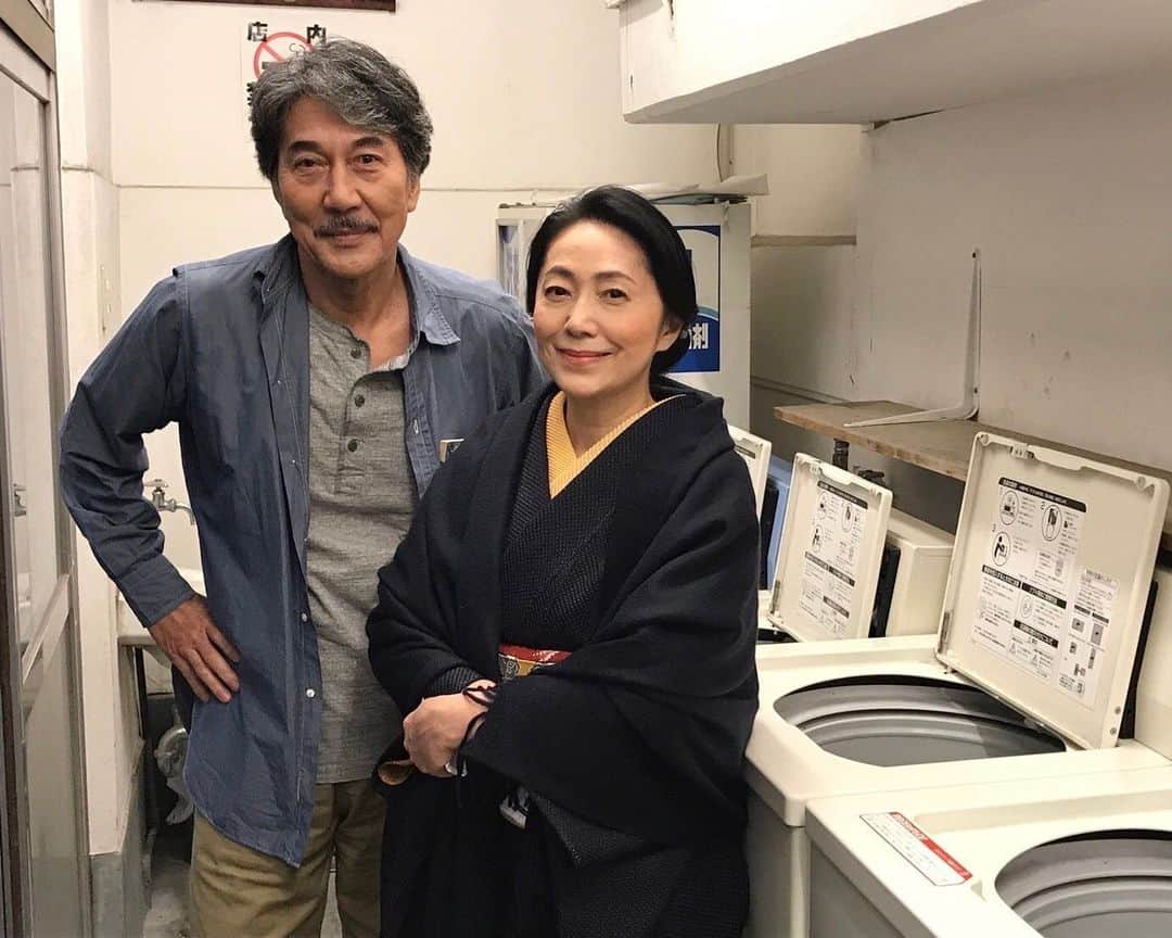 石川さゆりのインスタグラム：「役所広司さん カンヌ映画祭　最優秀男優賞おめでとうございます㊗️  素晴らしいですね✨ 撮影の時も穏やかに、でもその中に人間の過去や影を感じる役所広司さん演じる、平山さんの空気がとても素敵だなぁと思いながら撮影現場で拝見していました。  撮影の合間このような所で、シーンの準備待ちをしていました。 パチリと嬉しくシャッターに収まってみました。  皆さま、どうぞ映画もご覧下さい。 私も少しだけ参加しております。 石川さゆり  #石川さゆり #sayuriishikawa  #映画 #パーフェクトデイズ #PERFECTDAYS #役所広司 さん #カンヌ国際映画祭 #ちょっと気になる」