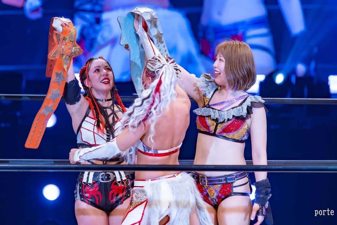 ジュリア・スターダムさんのインスタグラム写真 - (ジュリア・スターダムInstagram)「第30代アーティスト・オブ・スターダムチャンピオン🍺  お写真お借りしました！  ※写真転載禁止※  #stardom #DDM #Donnadelmondo #マフィアベラ　#mafiabella #OMG #バリバリボンバーズ #BX3 #prowrestler  #joshipuroresu  #giulia #スターダム　#ドンナデルモンド　#ジュリア #女子プロレス　#女子プロレスラー」5月28日 15時58分 - 0221giulia