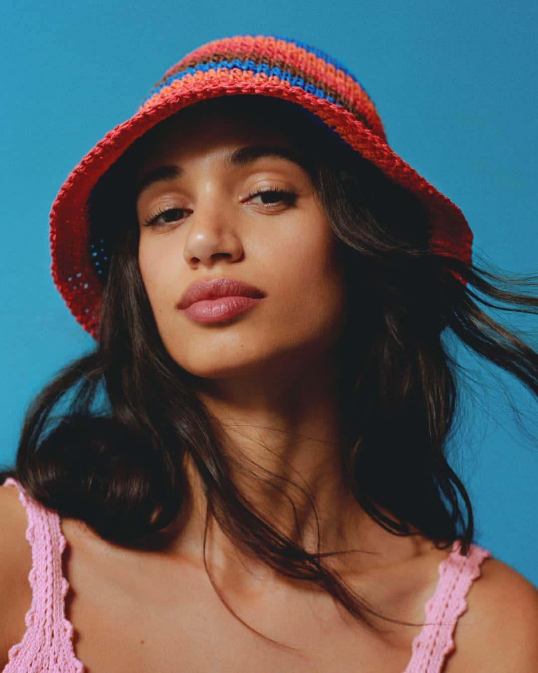 MANGOのインスタグラム：「To beat the Monday blues, if you picture yourself wearing this cool outfit and enjoying a delicious slush puppie, it helps 🌀 ⁣ Discover the new collection at mango.com ⁣ Hat: 47077107 ⁣ Top: 57010455 ⁣ Skirt: 57040161 ⁣ #MangoWoman」