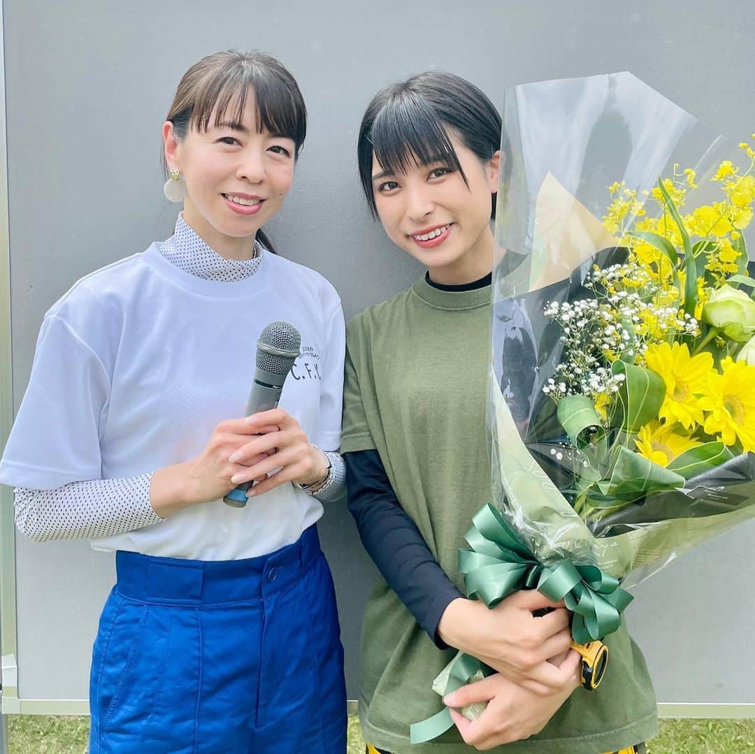かほなんさんのインスタグラム写真 - (かほなんInstagram)「#クオーレの里 にてイベントでした！ 抽選会も盛り上がって、最後まで盛りだくさんなイベントやったー！  そして久しぶりに皆に会えて、幸せでした！😆✨ 皆も楽しんでくれたかい！？🙌 来てくれてありがとう！気をつけて帰ってねー！ (クオーレの里さん、お花ありがとうございました！)  そして自衛隊の皆さん、ブースの皆さん、ありがとうございました！ 私今回、お客さん以上にイベントを楽しんでた気がする…！笑  #守山駐屯地 #陸上自衛隊 #第35普通科連隊 #第1中隊 #さばいどる  #かほなん」5月28日 16時03分 - survidol_kaho