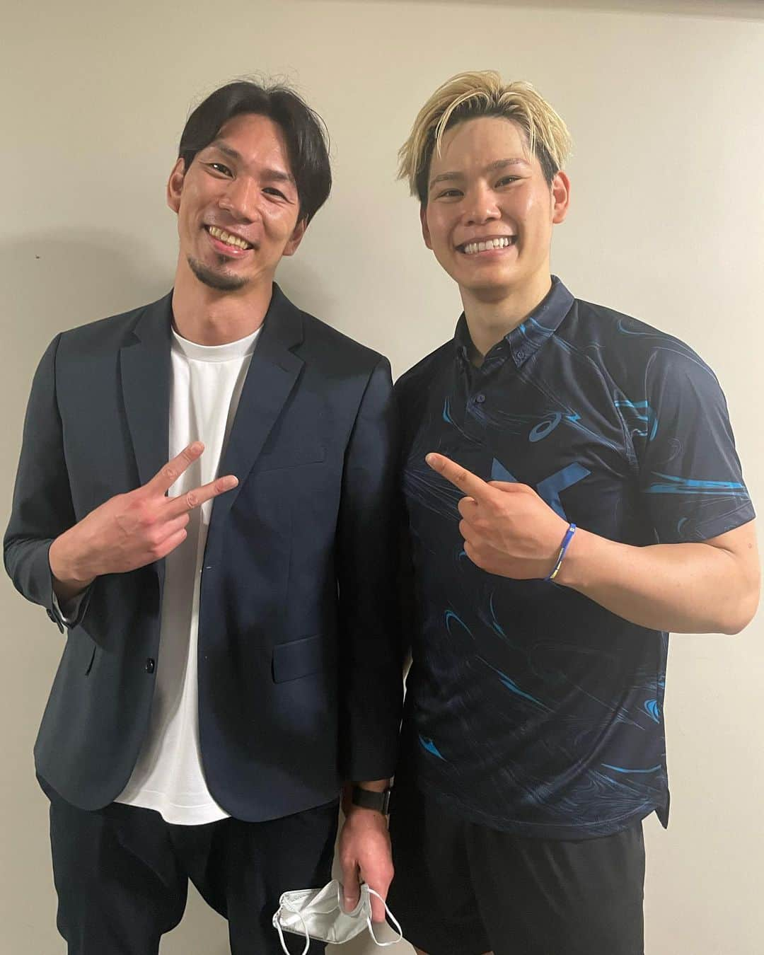 福澤達哉さんのインスタグラム写真 - (福澤達哉Instagram)「*** Super rookie for Japan volleyball team 🇯🇵🏐 @925masato_kai   Check it out in @volleyballnationsleague 👀  #BSフジ #バレーボールチャンネル #初MC #本日放送でした…笑 #事後告知ごめんなさい #スーパールーキー #甲斐優斗 選手 #インタビューしたよ #これからが非常に楽しみな選手 #6月に開幕する #ネーションズリーグでの代表デビュー #要チェックや #そして #色んな意味で #1番目立つこの子も… #西田有志 選手 #男子バレーから目が離せない #みんな応援してね！ #日頃の感謝を込めて #おじさんのパンチラを差し上げます #チャオ」5月28日 16時06分 - 1tatsu5