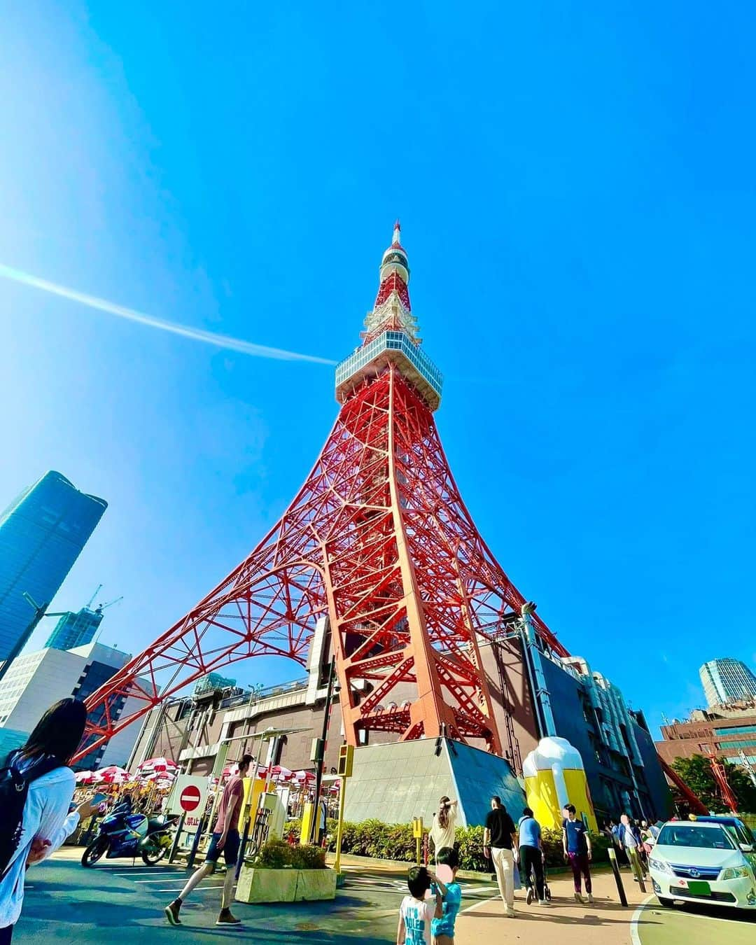 田﨑あさひさんのインスタグラム写真 - (田﨑あさひInstagram)「🩵現在チケット販売中💛 ⁡ ⁡ 【Fukaya Station Live 2023～音色(OTOIRO) vol.1】 ⁡ 【日程】7/17(月･祝) 【会場】JR深谷駅構内 ギャラリー2 【時間】①15:00~②18:00~ ⁡ 【チケット】👇 ①▶︎t.livepocket.jp/e/m38gr ②▶︎t.livepocket.jp/e/82thr ⁡ ⁡ ⁡ 結構前に天気が良かったので 撮影していた東京タワー🗼 後で見返したら広角レンズで撮ったせいか、 写っている方がみんな脚長くなってた😂 ⁡ ⁡ ⁡ ⁡ ⁡ ⁡  #ビタスイ #深谷 #bittersweet #田﨑あさひ #東京タワー #東京タワー🗼 #tokyo #tokyotower」5月28日 16時12分 - asahitasaki