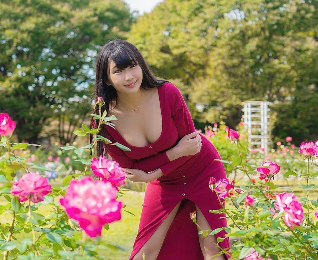 のインスタグラム：「. こんにちはー‼︎ 日曜日はいかがお過ごしされていますか⭐︎ お天気がいい日が多くて 気持ちいい♪ 彼女がこんな服でデートきたらどーしますかー！！ . . . . #instagravure #gravureidol #gravuremodel #gravure #idol #japanesegirl #asianmodel #tokyo  #インスタグラビア #グラビアアイドル #グラビアモデル #グラドル #モデル #ポートレート #ポートレート撮影 #代々木公園 #デートスポット #彼女とデートなうに使っていいよ #彼女感 #えちえちのえち #フェチ撮影 #乳スタグラム #美乳 #美乳女子 #おっぱいは正義 #フェチ撮影 #推しがいる生活 #推しが尊い #デート服」