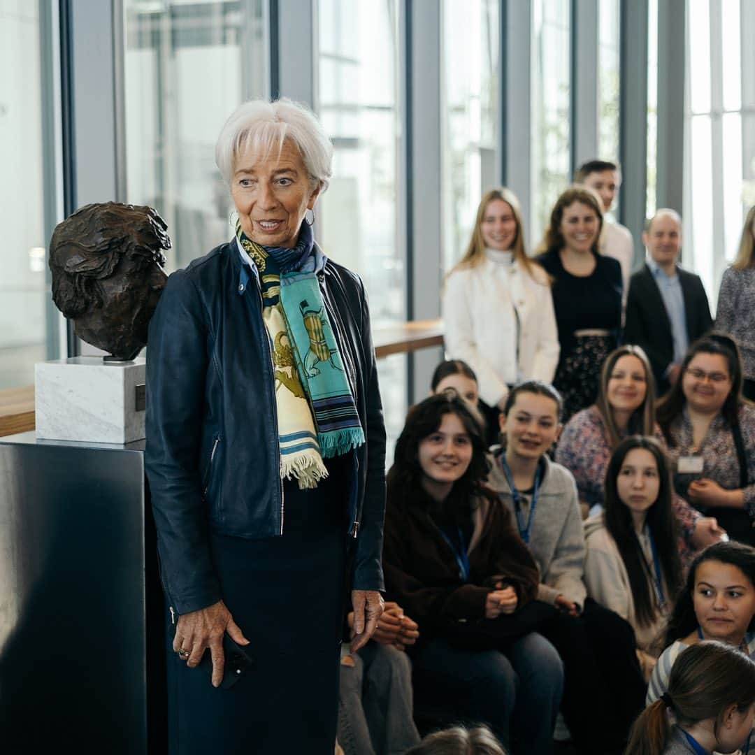 クリスティーヌ・ラガルドのインスタグラム：「I was pleased to welcome this group of motivated girls to our IT Bootcamp! It was an excellent chance for them to get acquainted with fields where women are underrepresented.  I shared one of my mottos with them: be SWANs – be Smart, Work hard, Ambitious and Nice.  I hope the experience sparked their curiosity and inspired them.」
