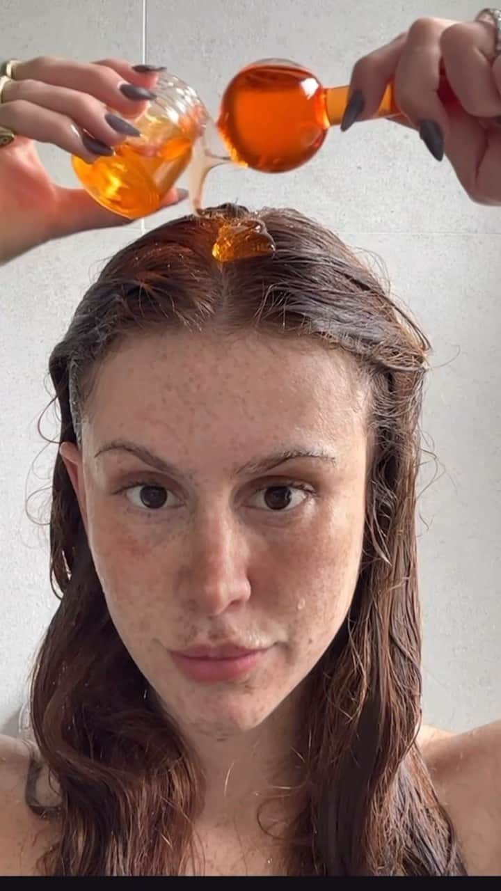 マリ・マリアのインスタグラム：「Não acredito que chegou o meu mais novo bebê! Com os ativos que vi na Espanha 🥹🧡 quanta emoção!!」