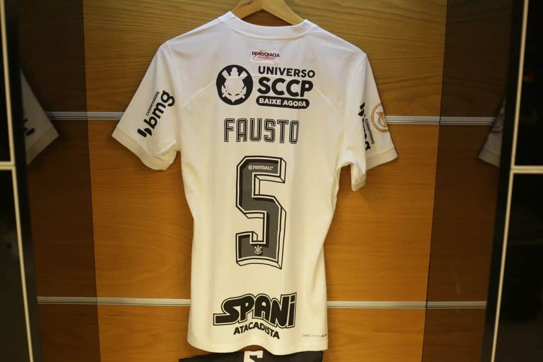 コリンチャンスさんのインスタグラム写真 - (コリンチャンスInstagram)「Vestiário pronto e com novidade! 🖤  📸 @rodrigo_coca  #SCCPxFLU #DiaDeCorinthians #VaiCorinthians」5月29日 2時00分 - corinthians