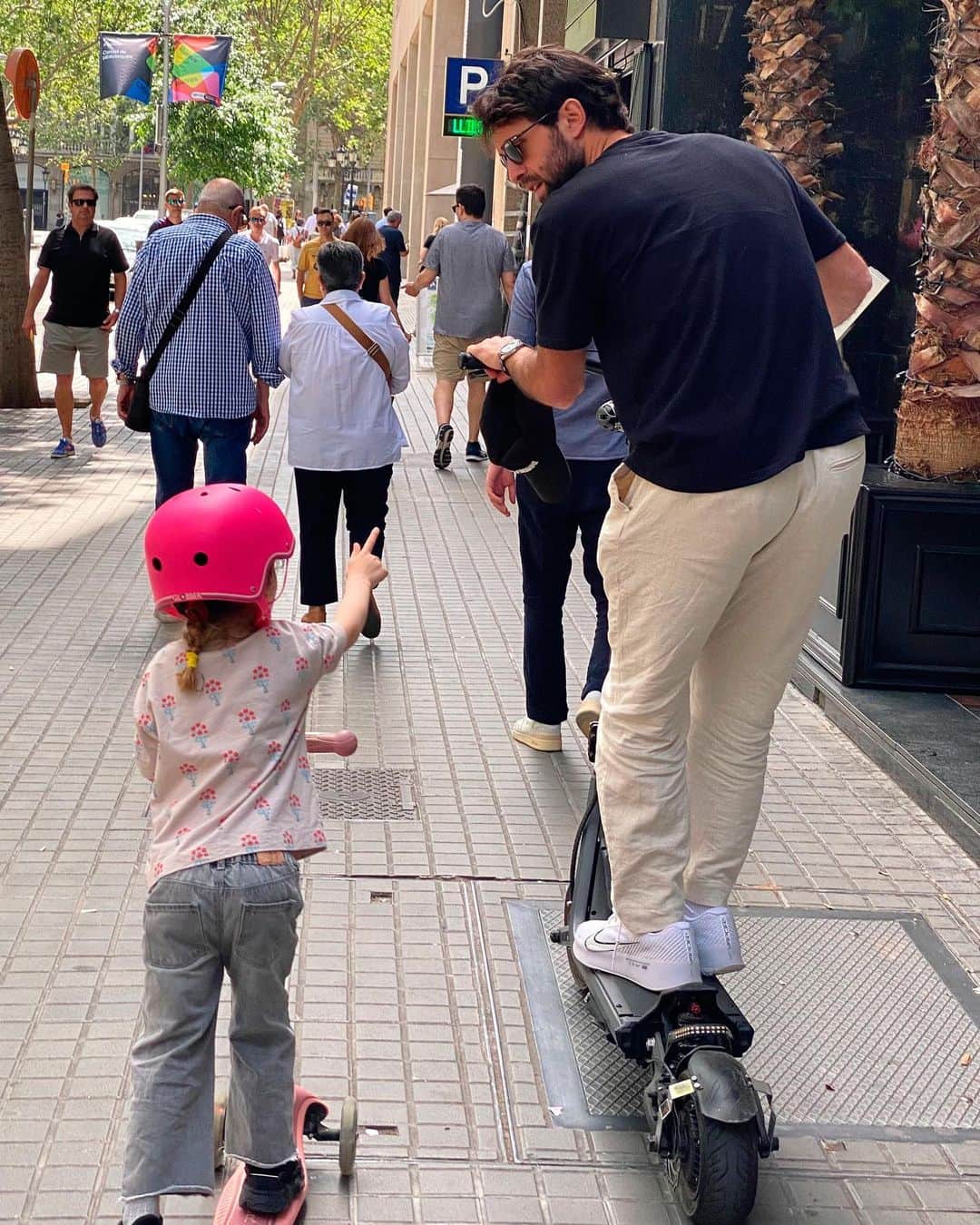 ニコロズ・バシラシビリのインスタグラム：「Racing with my niece 🌸」
