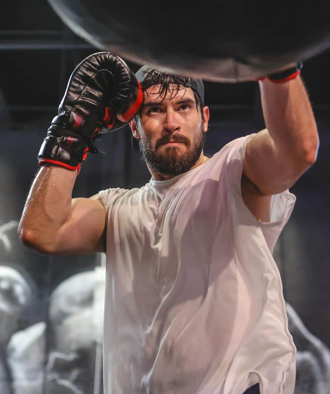 German Garmendiaのインスタグラム：「Gracias @kerrfoley por tomar estas fotos en el entrenamiento 🥊 primera vez que veo las caras que pongo al entrenar 😬  Ahora me voy a otro entrenamiento más con @donatobox 🔥🤙」