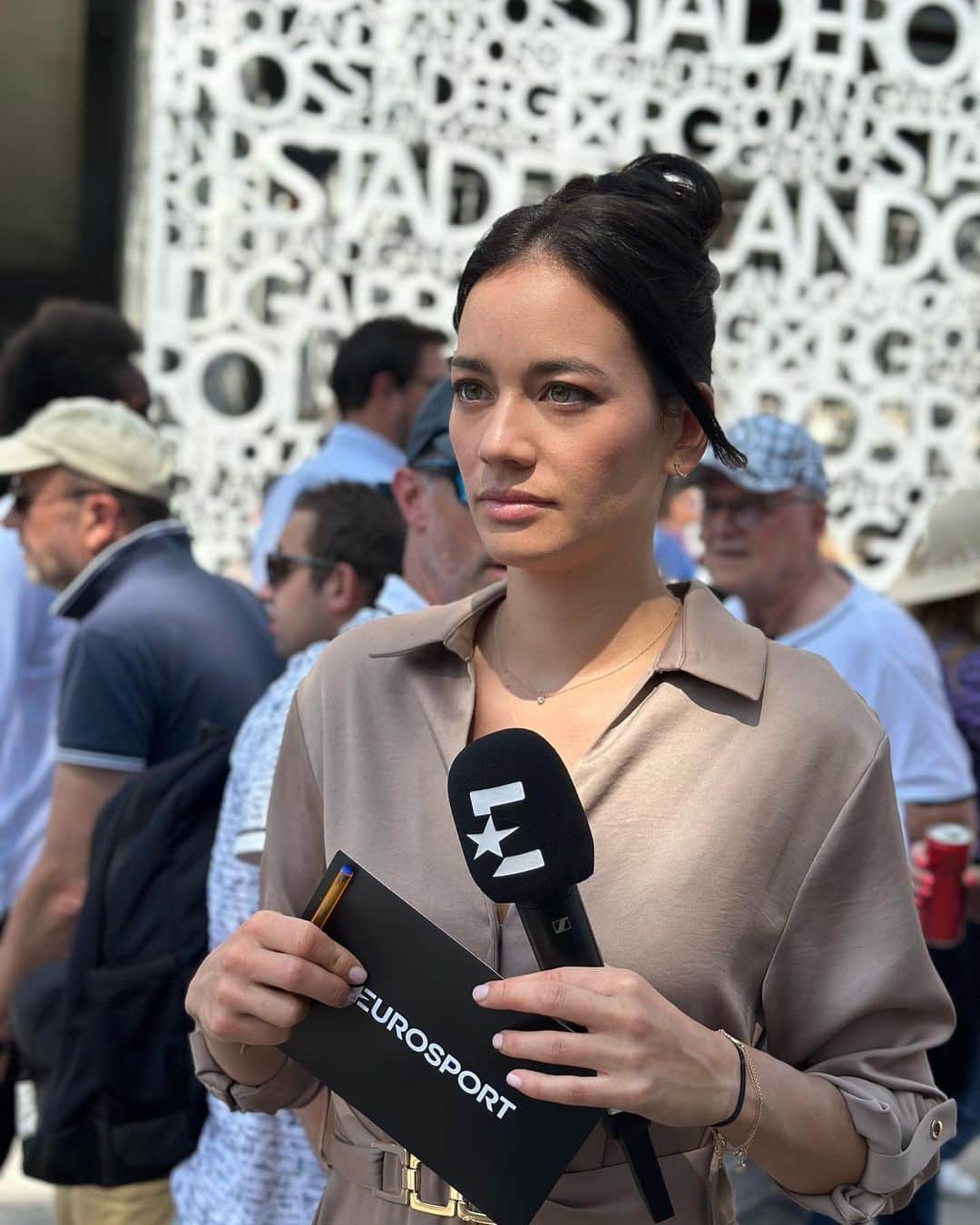 アリゼ・リムのインスタグラム：「Day 1 @rolandgarros Focused Well, most of the time 🙃」