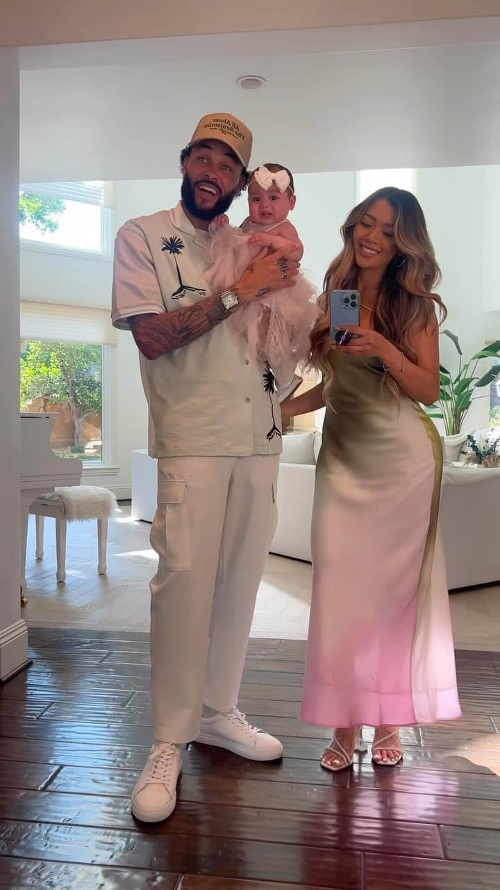 リアン Vのインスタグラム：「Mom + Dad = @zaiasky 💕🥹🫶🏽」