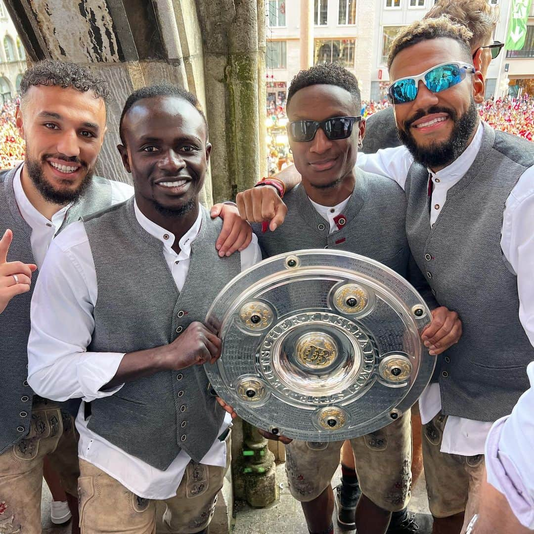 ブナ・サールさんのインスタグラム写真 - (ブナ・サールInstagram)「Deutscher Meister 🏆🙌🏾 @fcbayern」5月29日 2時20分 - bounasarr