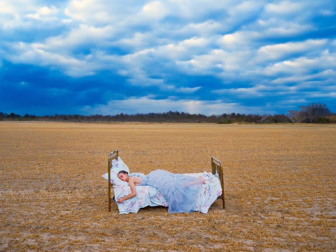 タイラー・シールズのインスタグラム：「Vision is often met with obstacles but an obstacle is an opportunity to adapt and adapting is the freedom to create without limitations. This is a new work from my Fairytale series titled The girl in the bed ii.  The color from the film in large scale is just incredible I can’t wait to see this printed and framed. Where would you hang this?」