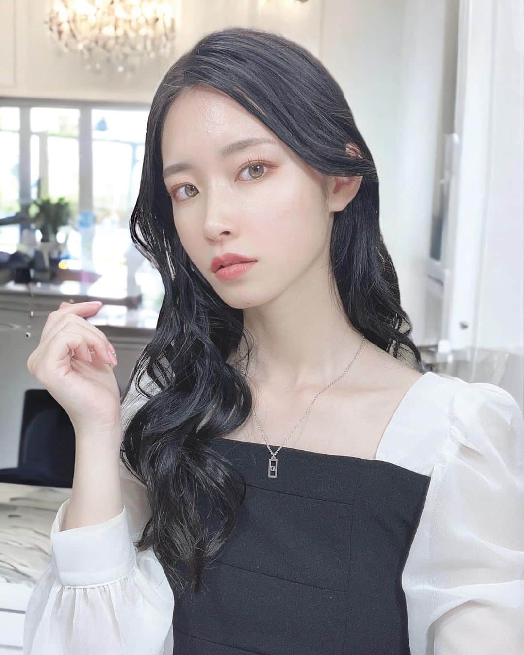 のインスタグラム：「. . accessory𓂃𓈒𓏸𓐍  .  .  ねぇこれ！！！ IUちゃん( @iu_leejieun516 )が付けてたネックレスなの🥹💖  @adnew_official のネックレスなんだけど、IUちゃんと同じシルバーにしちゃった🥰  .  シンプルなんだけどオシャレで可愛いからどの服にも合わせられる〜 めっちゃ便利🥹🤍  .  .  .   #ネックレス #iu #アイユー #ネックレスコーデ #インポートアクセサリー  #アクセサリー #アクセサリー女子  #アクセサリー女子 #オルチャンメイク  #オルチャンファッション #オルチャンヘア #クアンクヘア  #韓国ヘア #韓国メイク  #韓国ファッション  #韓国好きな人と繋がりたい  #韓国コーデ  #オルチャン  #韓国  #オルチャンメイク #韓国メイク #韓国っぽ  #韓国っぽコーデ  #おしゃれさんと繋がりたい」