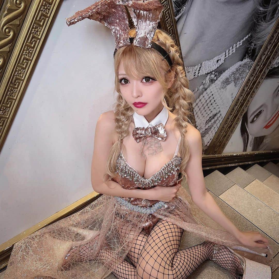 ミランさんのインスタグラム写真 - (ミランInstagram)「🐰 bunny girl 🐰🌹💫  ・  ・  ・  #パリオン #partyon #バーレスク東京 #burlesquetokyo  #roppongi #tokyo #バニーガール  #bunny #bunnybunny  #bunnyworld  #cosplay  #sexy」5月28日 18時26分 - milan_partyon