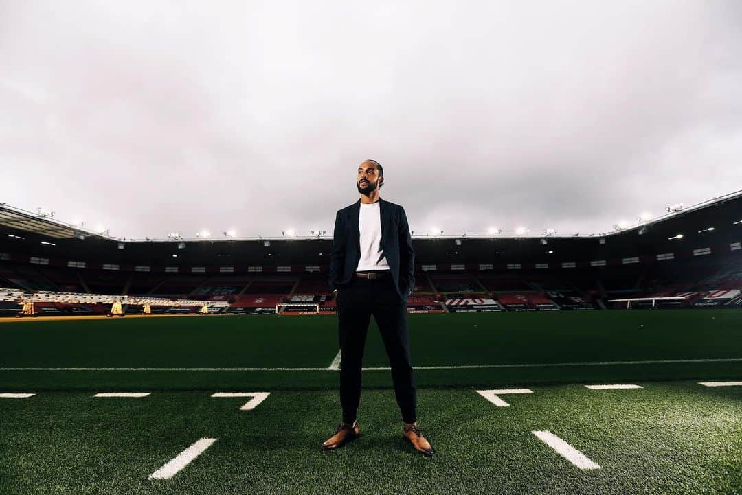 セオ・ウォルコットのインスタグラム：「Today marks my last appearance in a Saints shirt and I just wanted to say a huge thank you to everyone at @southamptonfc - it’s a fantastic club with incredible people. I am really disappointed for the fans that we weren’t able to stay in the Premier League this season, but I am certain the club will be back there again soon. Thanks to all of you for your support right back to my debut aged 16 years old. I would like to wish the team and fans every success for the future.  My aim is to continue playing and I’m looking forward to the next challenge …」