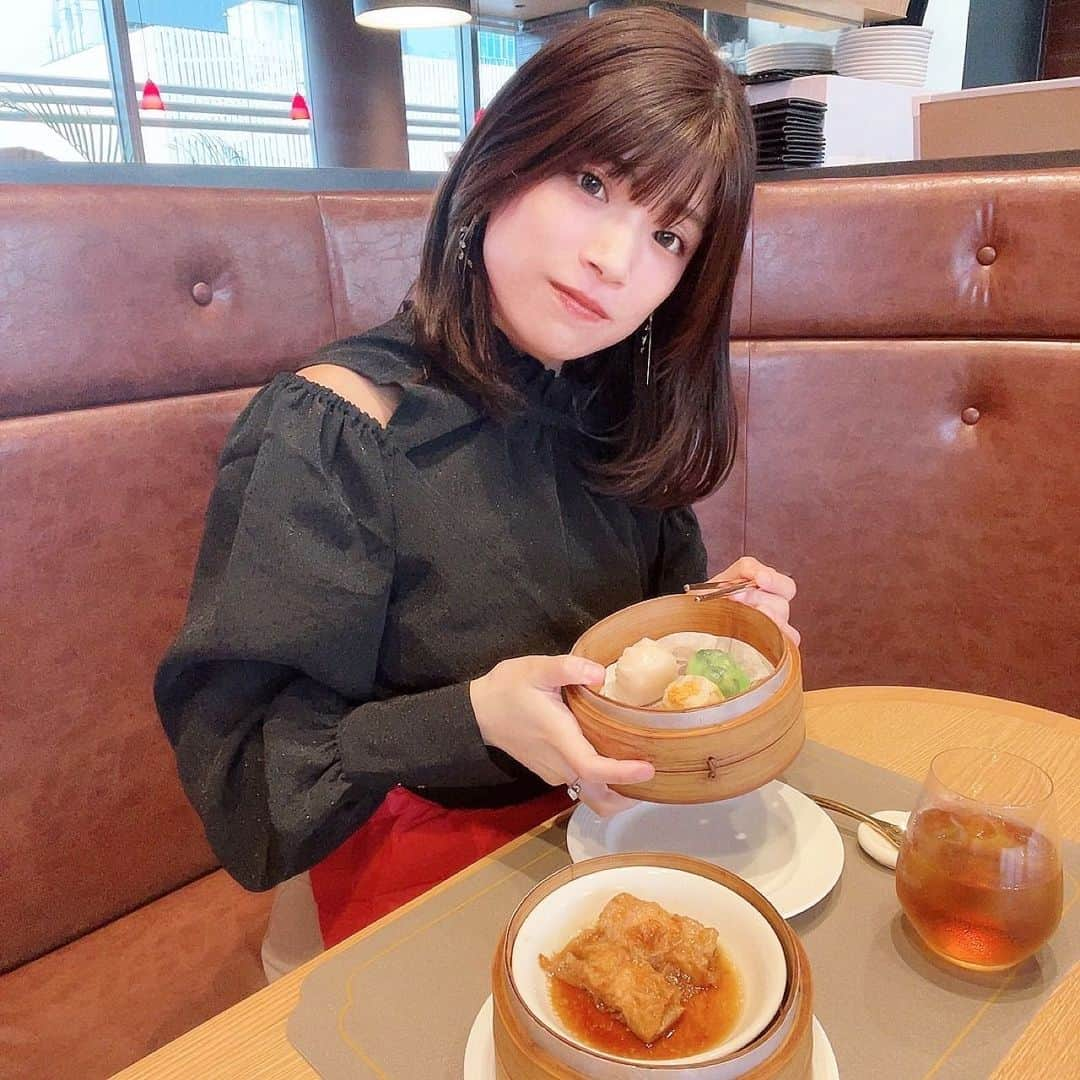 福山あさきのインスタグラム：「CANTON8銀座 📍 @canton8_ginza  ミシュラン2つ星香港料理を堪能してきました⭐️⭐️  【コース内容】 ･前菜 ･点心 ･香港料理 ･メインディッシュ ･デザート  どれも美味しかった〜🫠 特に好きだったのはもちもちの点心！ 海老が入ってたんだけどぷりっぷりで最高でした🦐♥️  料理も全部美味しかったし、店員さんの雰囲気も素敵でまた是非行きたい‎(•' '•)و✨️  PR @canton8_ginza #ミシュラン #香港料理 #広東料理 #中華料理 #Canton8銀座 #銀座点心料理 #トリドリベース #銀座中華 #銀座グルメ #有楽町グルメ #銀座ディナー #銀座ランチ #有楽町ランチ #有楽町ディナー」