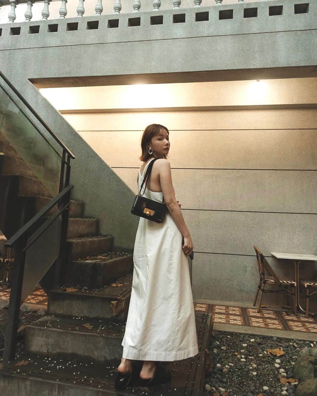 謝琦琦（Kiki）のインスタグラム：「發現右手臂比左手臂瘦之後 我願意捨棄左臉人的堅持」