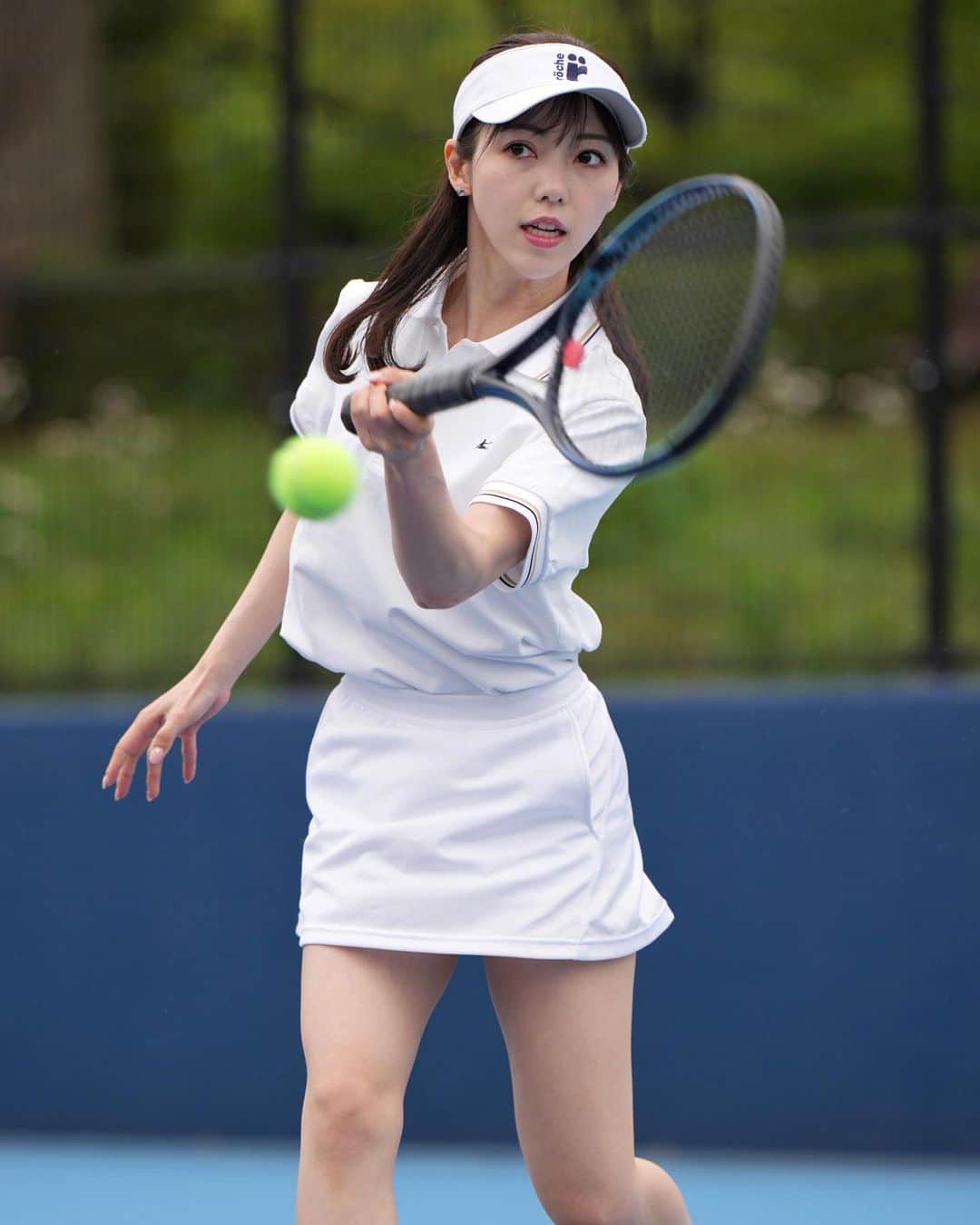 川又智菜美のインスタグラム：「こんばんは☺️ 全仏オープン開幕しましたね🎾 ⁡ ナダル選手不在の全仏オープン 正直さみしくてさみしくてたまりませんが どんなドラマがこの2週間で生まれるのか楽しみです！ ⁡ 皆さんは誰に優勝して欲しいですか？🏆 注目選手や推し選手、 このカードがみてみたい！！など教えてください✨ ⁡ 私はルード選手とシナー選手、 優勝してほしいなぁと思っています🥺 あとは、ナダル選手の欠場によって 本戦INになったティーム選手！！！ 私の永遠の推し選手です。 またグランドスラムで 良い結果を残して欲しい…！精一杯応援します📣 ⁡ また試合をみて良いイメージをもって 私のテニスもうまく行きますように😂🙏 ⁡ #グランドスラム #全仏オープン #テニス #テニス女子 #tennis」