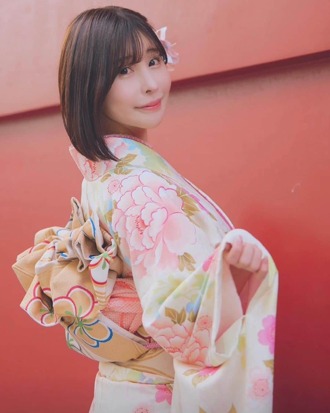 木南美々のインスタグラム：「⁡ ⁡ 学校で着付けを習ってたことがあって、 相モデルになって着せる練習をしたり ちょっとしたコンテスト出たりしました！ ⁡  今年は浴衣を着て花火大会にいきたいです 予定がまったくありませぬ…(笑) ⁡ #グラドル #グラビア #グラビアアイドル #インスタグラビア #グラドル自画撮り部 #水着 #撮影会 #bikini #bikinigirl #japanesegirl #gravure」