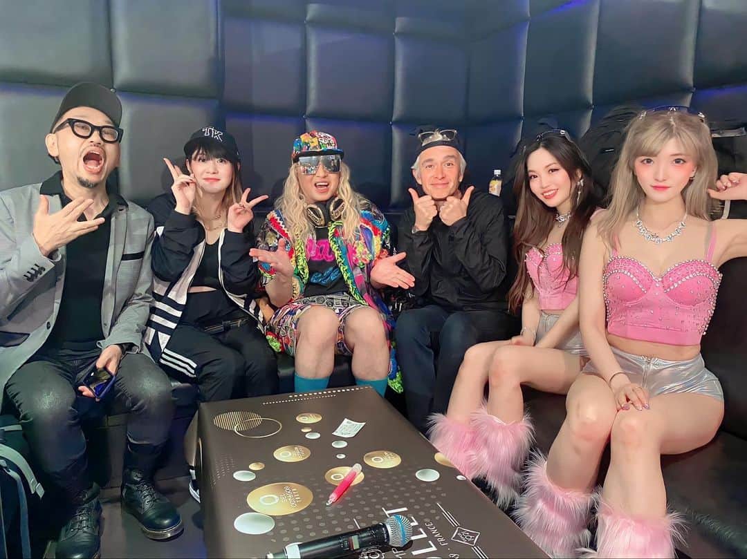 あさちるのインスタグラム：「TK SONGS RESPEC TNIGHT #小室哲哉 さんへの愛と感謝とリスペクトに溢れてた！ダンサー出演させて頂きました♡会場が1つになって泣きそうになりました✨️TKサウンドの可能性無限！大好き♡ 皆様様ありがとうございました！  #マークパンサー  #DJKOO   #hitomi #ゆけむりDJs #DJBLUE #YUKO #あさちる #90年代 #小室ファミリー #90年代オタク」