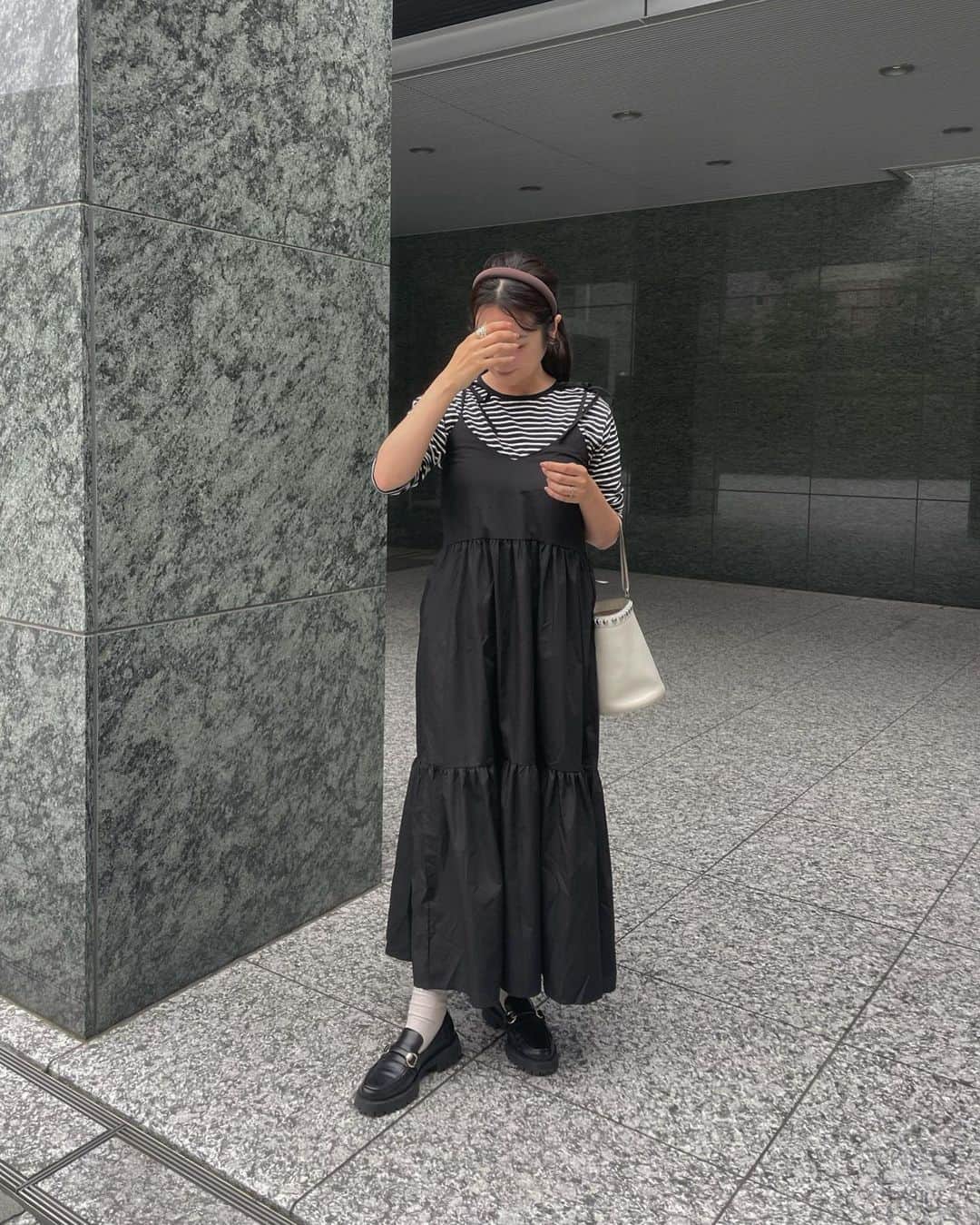 のインスタグラム：「☆ 𝕠𝕦𝕥𝕗𝕚𝕥 ☆  . 昨日1日太陽浴びたから疲れたのか🥱 お家でまったり  ゼルダ三昧www やばいものに手を出してしまった、、 ね、、　@yurica210   夕飯も今日は旦那餃子🥟 よろしくお願いします  こーゆうワンピースが欲しくて @grl_official にした 肩のリボンが可愛い  . . #grl #grl購入品 #グレイル#高身長女子#高身長コーデ#40代コーデ #40代ファッション#大人カジュアル#30代ファッション #30代コーデ#骨スト#骨格ストレート#シンプルコーデ#キレイめコーデ#プチプラコーデ #プチプラファッション」