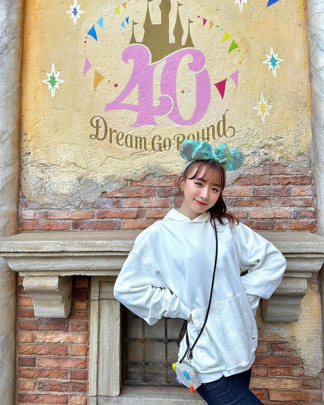 Sarraさんのインスタグラム写真 - (SarraInstagram)「The 40th anniversary at Tokyo Disney Resort🐭🏰❤️✨ . . . . #ディズニー#ディズニーランド#ディズニーシー#ディズニーコーデ#ディズニーグッズ#ディズニー写真部#ディズニー風景#ディズニーリゾート#ディズニー40周年#ディズニーカチューシャ#ティファニーナイキ#エアフォース1#エアフォース#ティファニー #ナイキ#disney#disneyland#disneysea#disneyworld#disneygram#tokyodisneyland#tokyodisneysea#tiffanyandco#tiffany#tiffanyblue#nike#nikeairforce1#nikeaf1#likeforlikes」5月28日 18時52分 - sarra31247