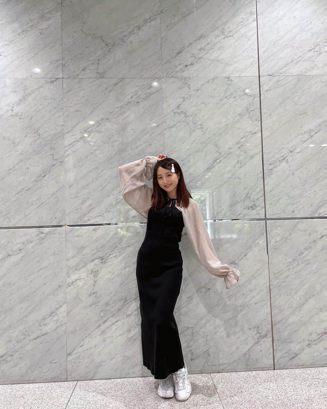 坂口渚沙のインスタグラム：「オンラインお話し会2日目の私服👗✨  この服、大人っぽくて可愛い〜  #ootd #低身長コーデ」