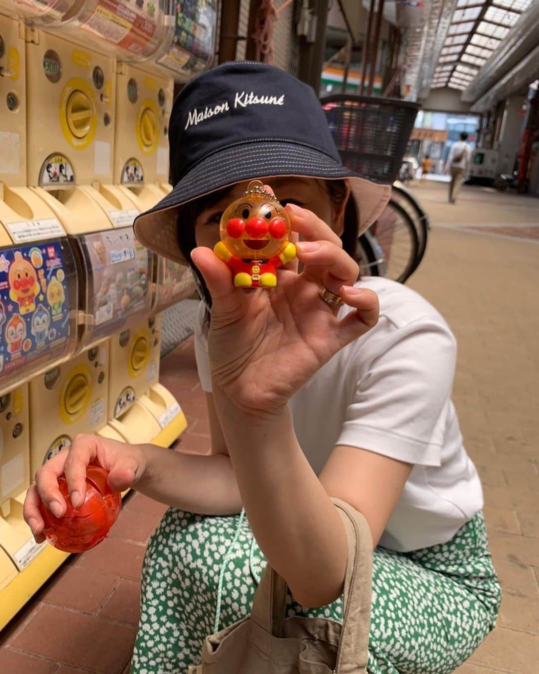 松原朋美さんのインスタグラム写真 - (松原朋美Instagram)「とある休日🌈☀️  大好きなアンパンマンの カプセルトイを見つけてトライ♡  あまりの可愛さに2回挑戦✌️ 最高のペアがでました♡♡  ドキンちゃんとコキンちゃんとメロンパンナちゃんも揃えたいなぁ🥰  やりだすと全部集めたくなるのは “あるある”ですよね？？笑  #カプセルトイ #アンパンマン #バイキンマン #休日の1コマ」5月28日 18時46分 - matsubara.tomomi.0205