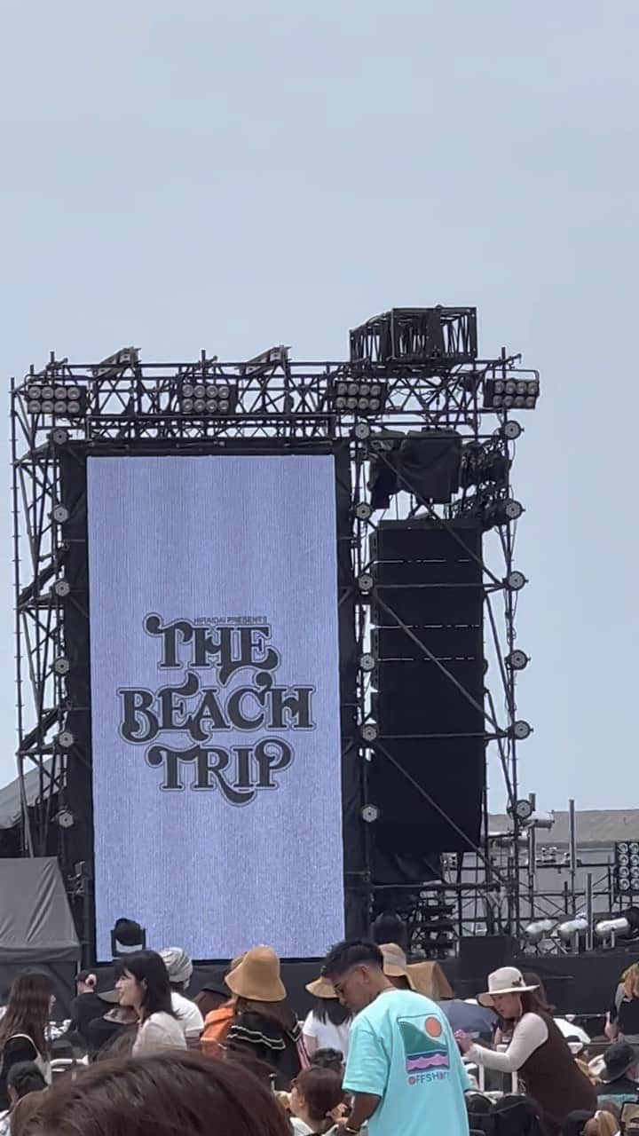 ヒロタナギサのインスタグラム：「_  THE BEACH TRIP 2023⛱️🩵  大好きな大様の海LIVEは ほんっまに最高の時間でした🥹  大好きな曲と、波の音と、景色、 幸せすぎる瞬間を噛み締めて また明日から頑張ろうって思わせてくれた 最高の時間でした🫧  @hirai_dai_official」