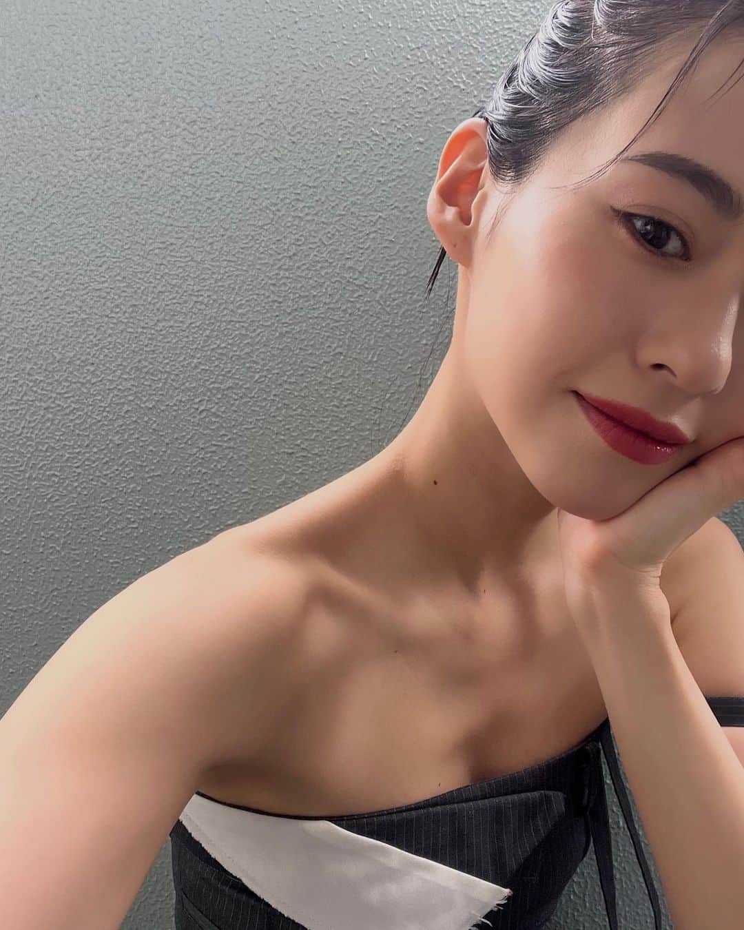 のインスタグラム：「実はㅤㅤㅤㅤ今日から宮古島に行く予定でしたが 台風直撃ということで、断念...。🌪️  最近天気に嫌われてる。泣 ☔️🌧️⚡️」