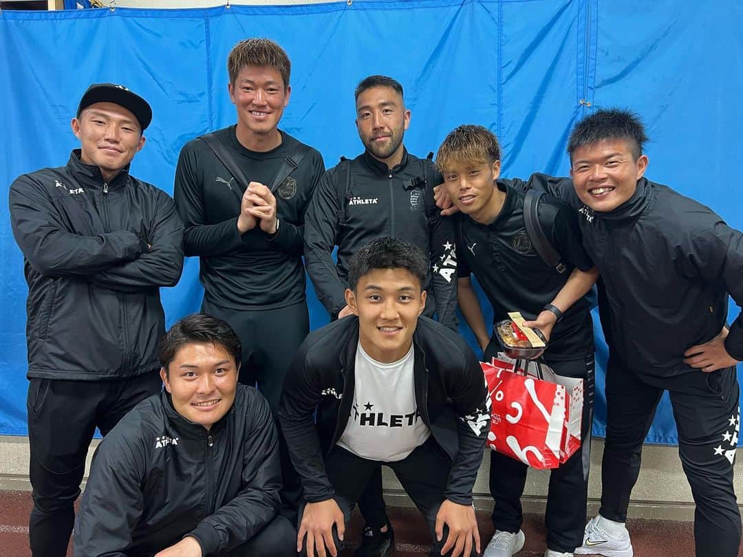 ブラウブリッツ秋田のインスタグラム：「***  『再会』  See you soon👋 🔜📅10月29日(日)  @yoshiaki000  @tairashige  @nakamura_ryota_09  @yuhki_yasuda.1  @yuto__fujita.27  #三上陽輔  #井上直輝   #ブラウブリッツ秋田  #シン秋田一体  #athleta  #j2」