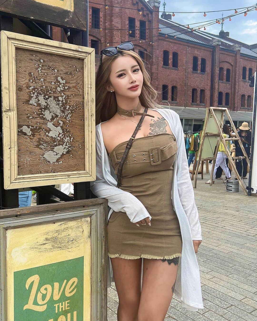 Chikoのインスタグラム：「The Greenroom Festival 🤎 . 赤レンガでライブやってたよ😝 お洋服等マーケットも色々あって 歩いてるだけで楽しかった😋💓」