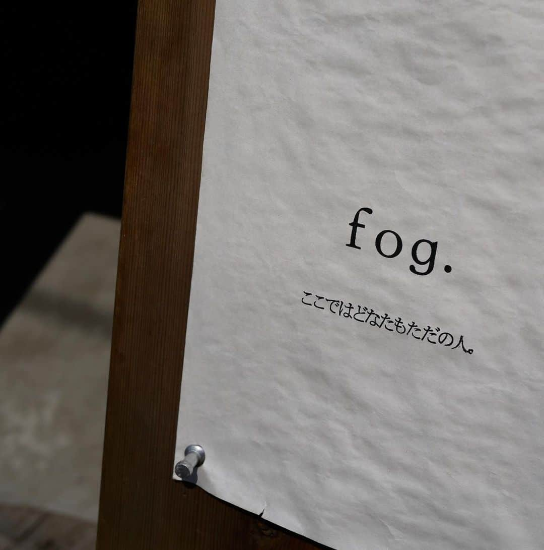 UNWIND HOTEL&BAR THE LODGE-LIKE HOTELさんのインスタグラム写真 - (UNWIND HOTEL&BAR THE LODGE-LIKE HOTELInstagram)「おすすめスポット紹介▷▷ 【 fog.(フォグ)】  今年1月にオープンした市電通り沿いにあるカフェ  こだわりのあるインテリアと木のぬくもりを感じられるゆったりとした空間 心地がよく、思わず長居したくなってしまう店内。  人気のオープンサンド　スモークサーモン たっぷりのクリームチーズとオリーブに間違いなしの組み合わせ。添えられているポテトは甘くて美味しいんです。  “ここではどなたでもただの人” メニューやショップカードに記された言葉の通り、肩の力を抜いて過ごせる場所です。  📍お店情報 住所 : 札幌市中央区南11条西6丁目1-27 営業時間 : 10:00〜22:00 アンワインドから徒歩7分🚶‍♀️  🏕️@unwind_hotel_sapporo ---- ロッジライクの非日常感な体験ができる ライフスタイルホテルです。 ---------------------------------  #explorelively #unwindhotelandbar #unwindhotelandbarsapporo⁠  #ペンドルトン  #pendleton  #薪ストーブのある暮らし #ログハウス #ロッジ  #札幌ホテル #北海道ホテル #ホカンス #ホテル巡り #ホテル女子  #ホテルライフ #ホステル #デザインホテル #中島公園 #おすすめスポット   #hotel #hokkaido #trip #hokkaidosgram #hokkaidolikers #japantrips #pendleton」5月28日 19時08分 - unwind_hotel_sapporo